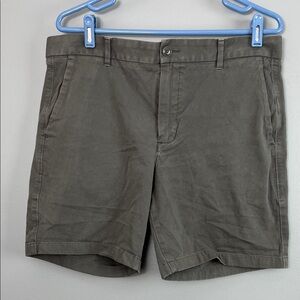 Everlane Men's Charcoal Flat Front Shorts performance chino